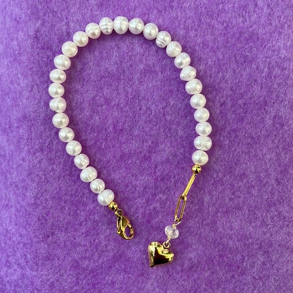 Handmade Pearl Bracelet with Gold Charm - Picture 2 of 3